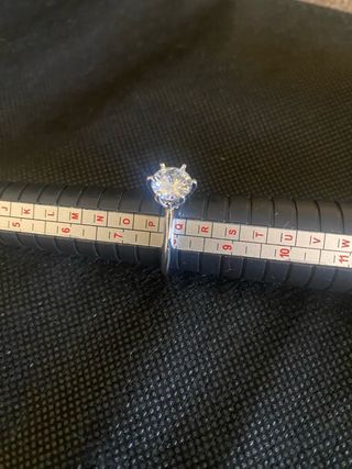 Anello con zircone bianco argento