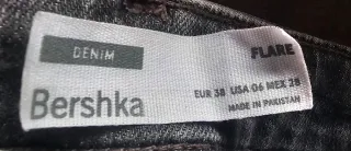 Pantalones vaqueros grises acampanados