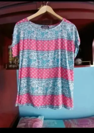 Blusa estampada rayas rosa y azul