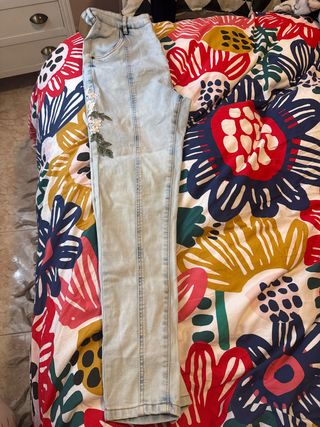 Jeans SikSilk ajustados con flores