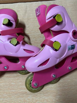 Patines Oxelo niña rosas con protecciones