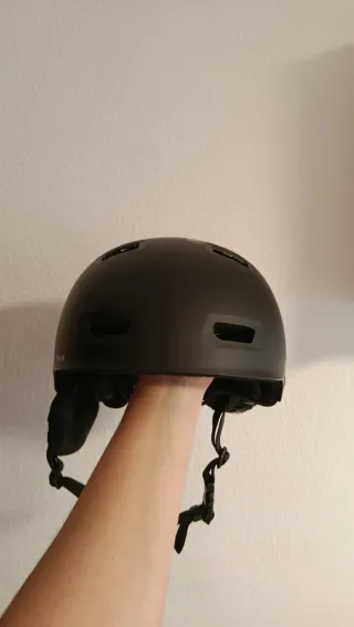 Casco Negro para Monopatín.