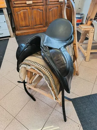 Sella Dressage Custom Icon Flight 17.5