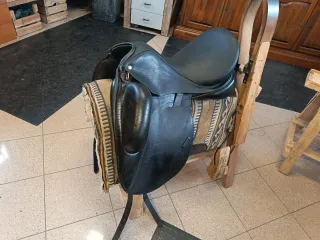 Sella Dressage Custom Icon Flight 17.5