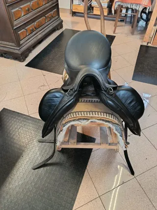 Sella Dressage Custom Icon Flight 17.5