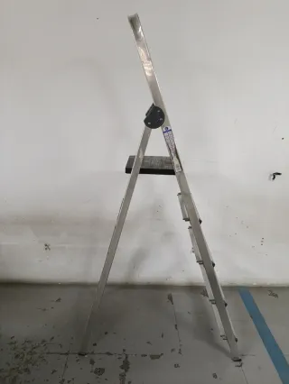 Escalera de aluminio plegable