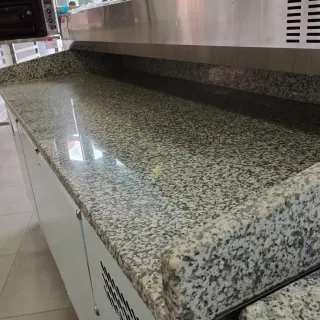 Bajomostrador 3 puertas mármol