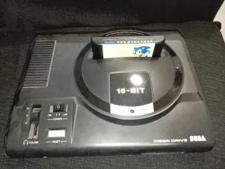 Sega Mega Drive con Sonic 2 controller