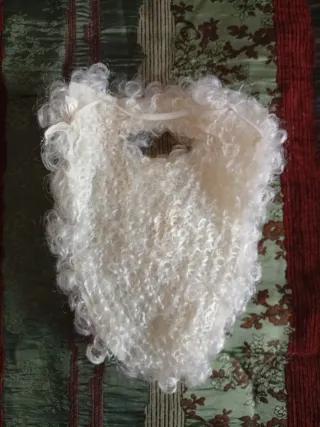 Barba Babbo Natale pelo riccio