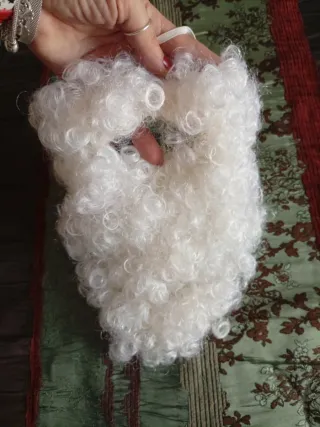 Barba Babbo Natale pelo riccio