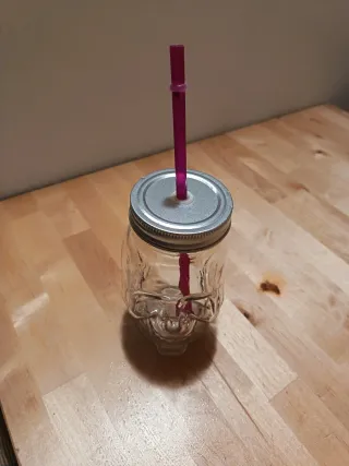 Barattolo teschio con cannuccia