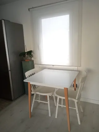 Mesa y 2 Sillas Blancas