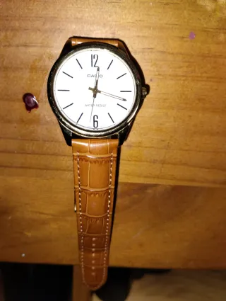 Reloj Casio Dorado y Marrón