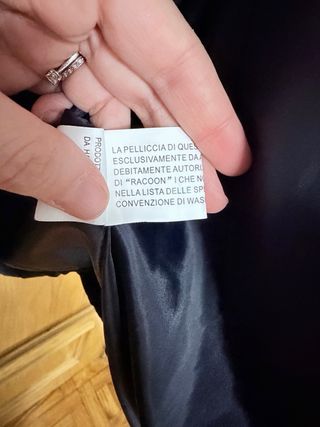 Abrigo azul con pelo de racoon