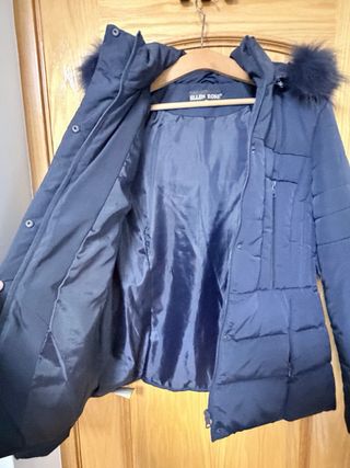 Abrigo azul con pelo de racoon