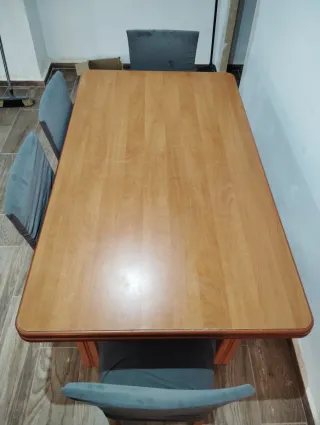Mesa de comedor y 6 sillas