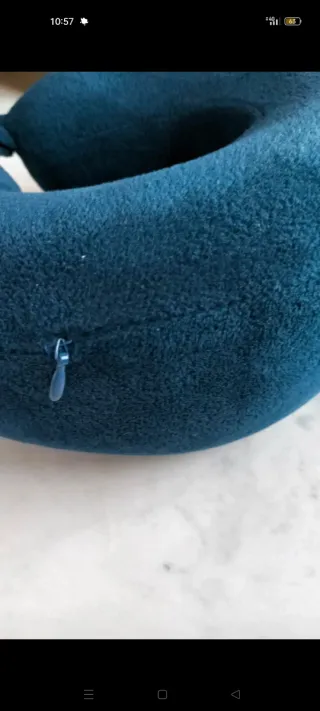 Almohada de viaje ergonómica azul