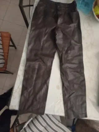 Pantalón de cuero marrón