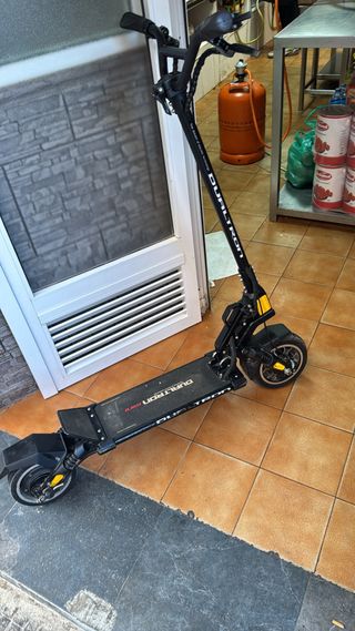 Patinete Dualtron con rueda delantera pinchada