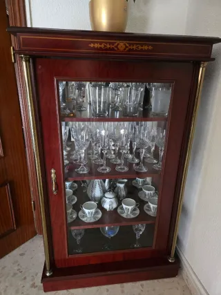 Vitrina de salón madera y cristal