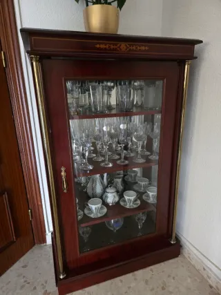 Vitrina de salón madera y cristal
