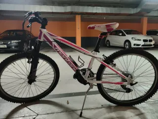 Bicicleta Montana Blanca y Rosa