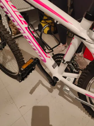 Bicicleta Montana Blanca y Rosa