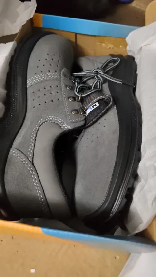 Zapatos de seguridad hombre grises.Marca TROPIC