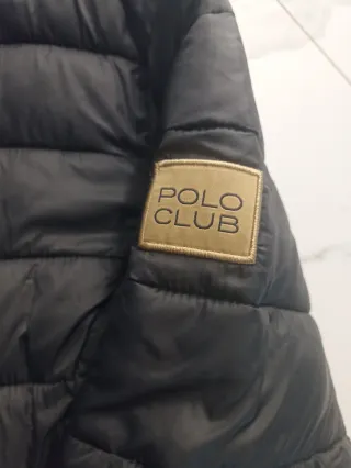 Abrigo polo club. Mujer