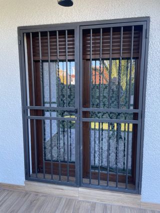 Rejas de seguridad para puerta Medidas 207x 157 cm