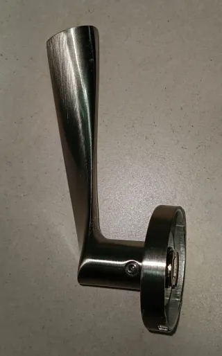 Maneta de puerta cromada