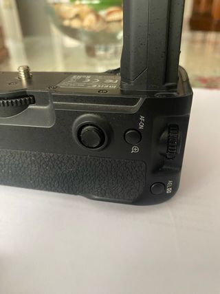 Meike MK-A9 Pro Grip y Mando Remoto