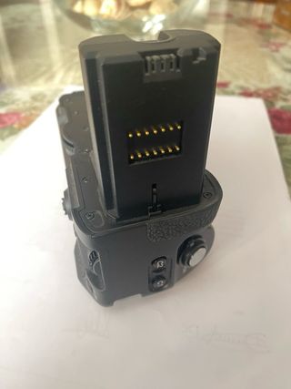 Meike MK-A9 Pro Grip y Mando Remoto