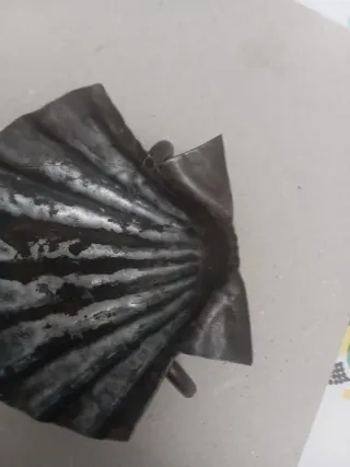 Cenicero metálico concha