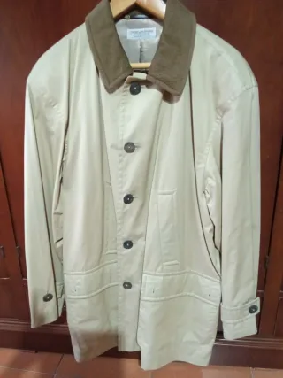 Gabardina hombre beige. Tc