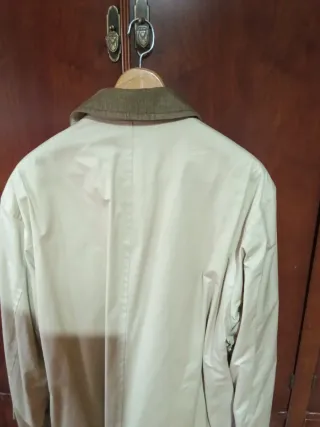 Gabardina hombre beige. Tc