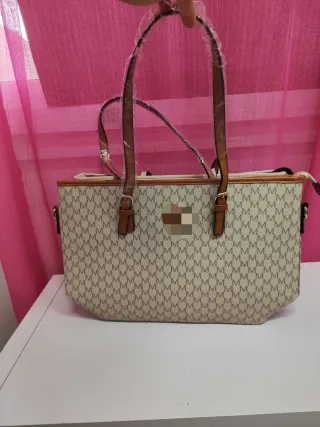 Bolso de mano con monograma