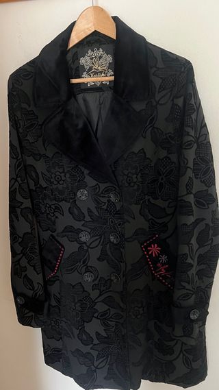 Abrigo elegante Karashi negro floral L