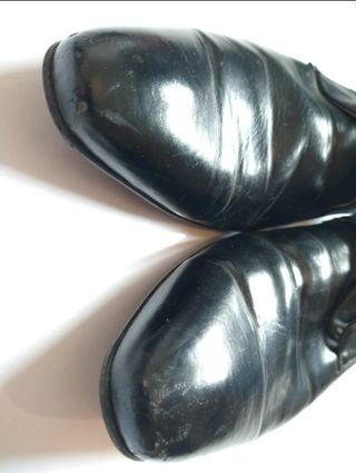 Scarpe nere eleganti a punta