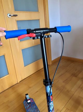 Patinete infantil azul y rojo 6 a 9 años