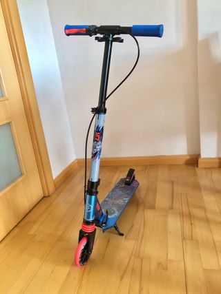 Patinete infantil azul y rojo 6 a 9 años