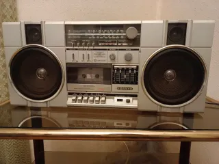 Radio Cassette Sanyo Vintage Beige/Plata