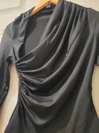 SHEIN - Top Negro Asimétrico Drapeado