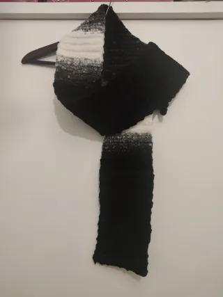 Bufanda tejida degradada blanco y negro