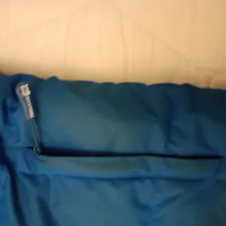 Plumífero Trollkids Azul y Negro