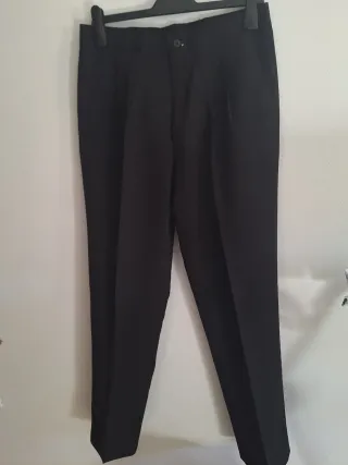 Pantalón de vestir negro con pinzas