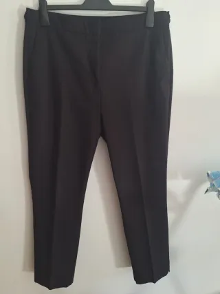 Pantalón de vestir negro con pinzas