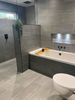 Alicatado y fontanería de baños