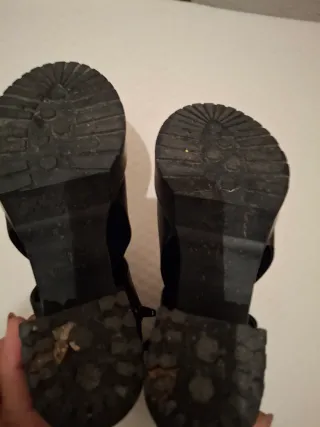 Botines negros con hebilla