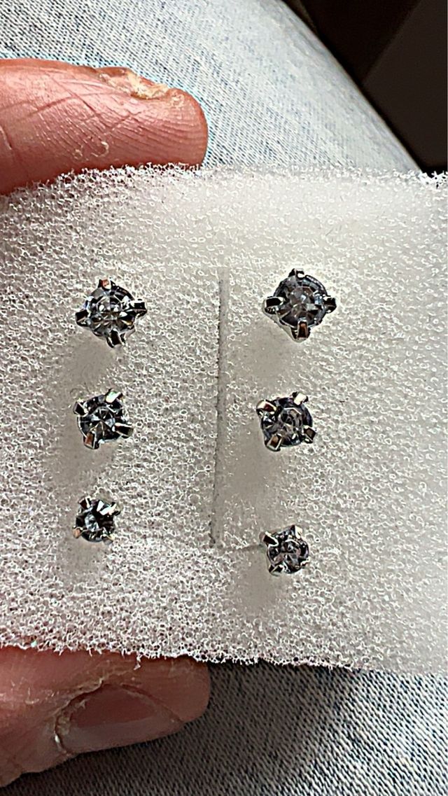 Jogo de 3 pares de brincos com zircônia